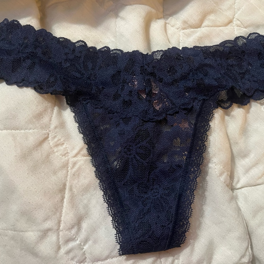Victoria’s Secret Lace Thong size Medium New with Tags